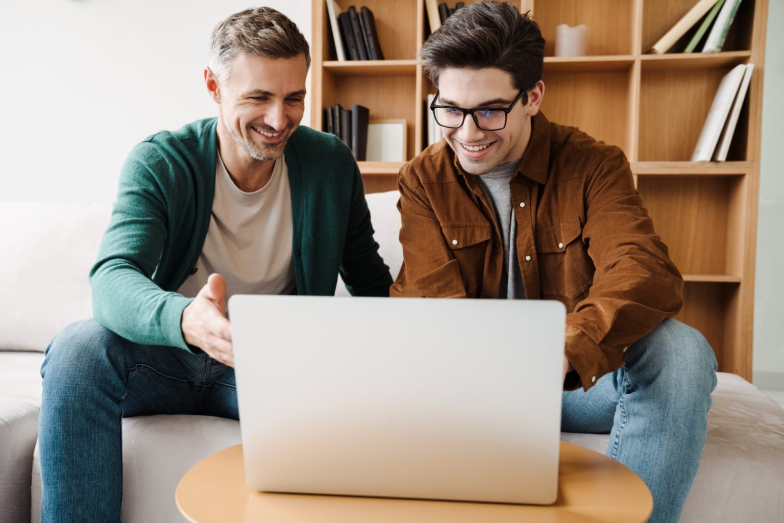 Helpful Downloads | Comprehensive Guides for Buying and Selling